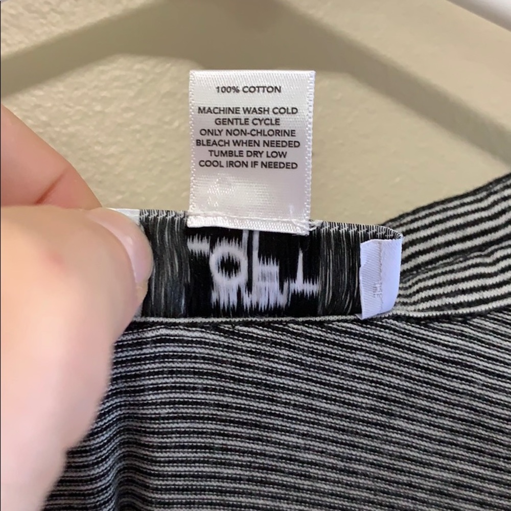 Large Black & White Stripped Ann Taylor LOFT Top - Picture 4 of 8